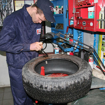 Шиноремонтник Шиноремонтник
